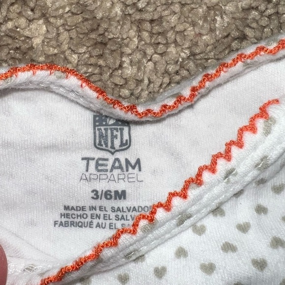 NFL Team Apparel Cleveland Browns Polka Dotted Onesie Size 3/6 Months - Picture 5 of 7